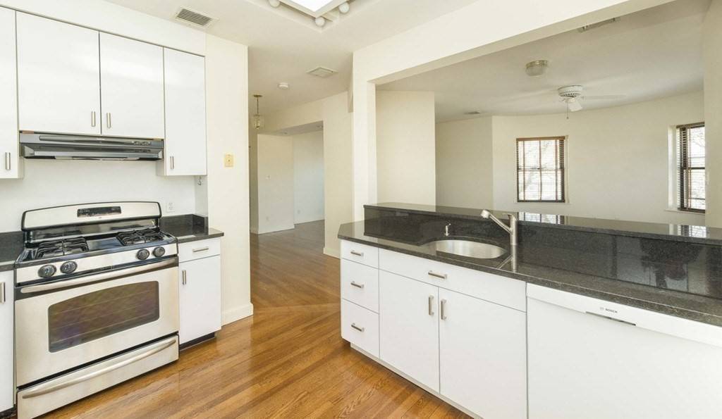 Brookline, MA 02446,344 Harvard St #3
