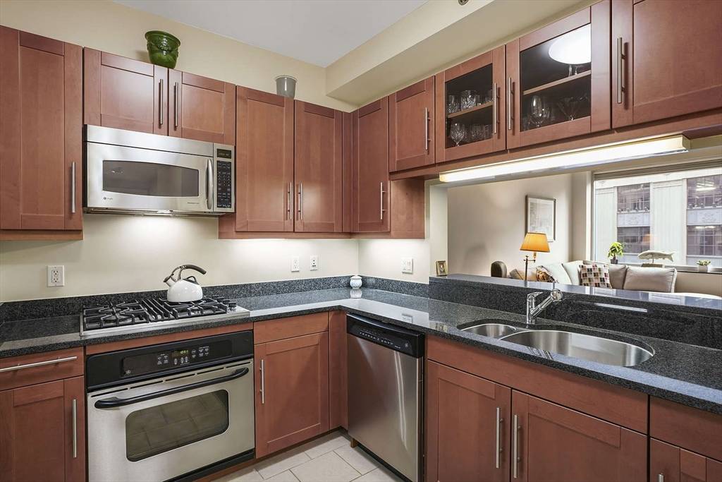 Boston, MA 02116,1 Charles St S #602