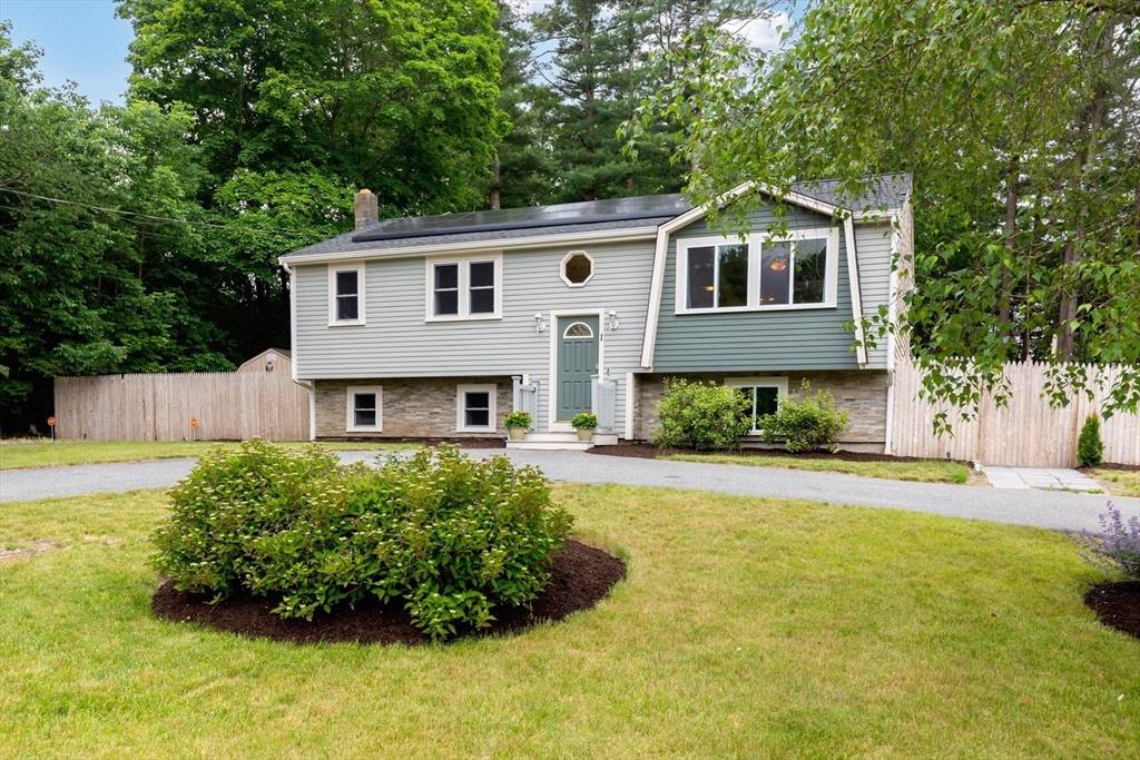 Carver, MA 02330,1 Lakenham Dr