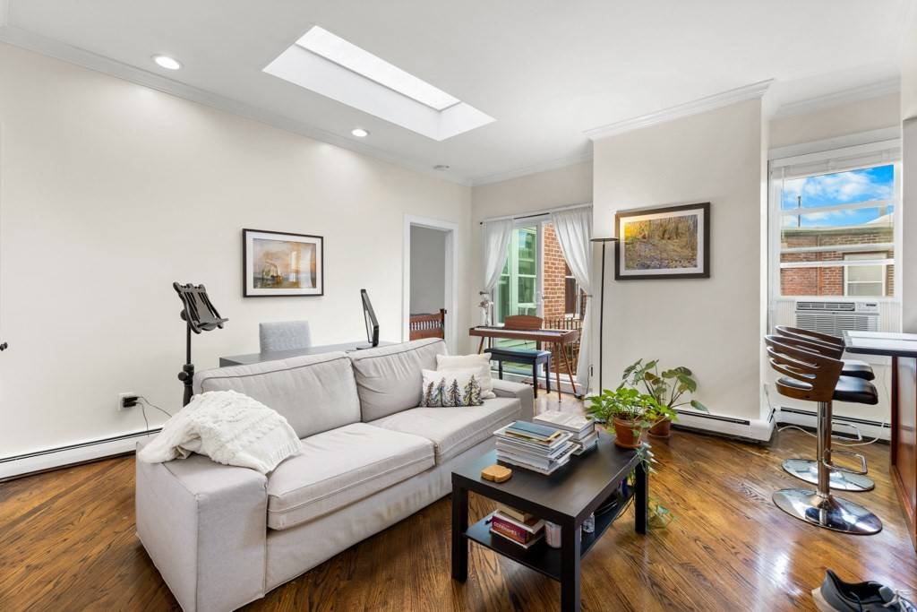 Boston, MA 02115,390 Riverway #24