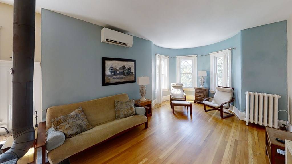 Brookline, MA 02445,307 Tappan St #3