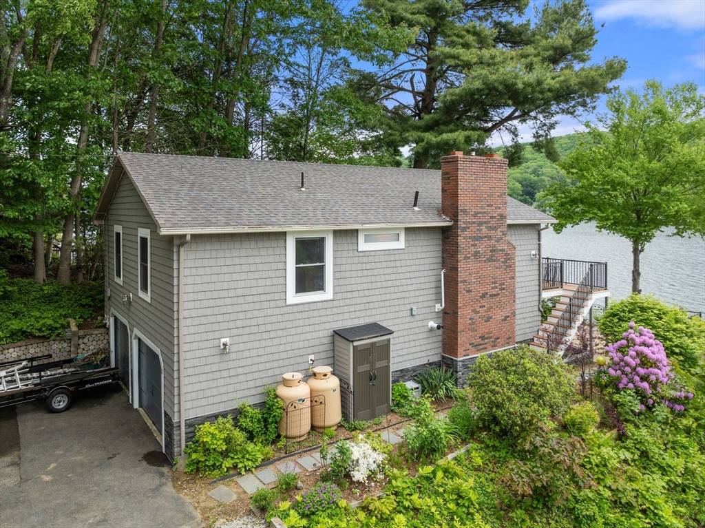 Holland, MA 01521,11 Leisure Dr