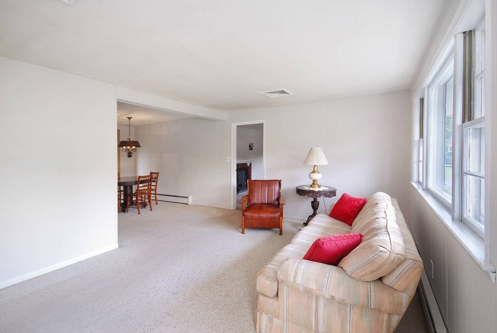 Maynard, MA 01754,12 Reo Rd