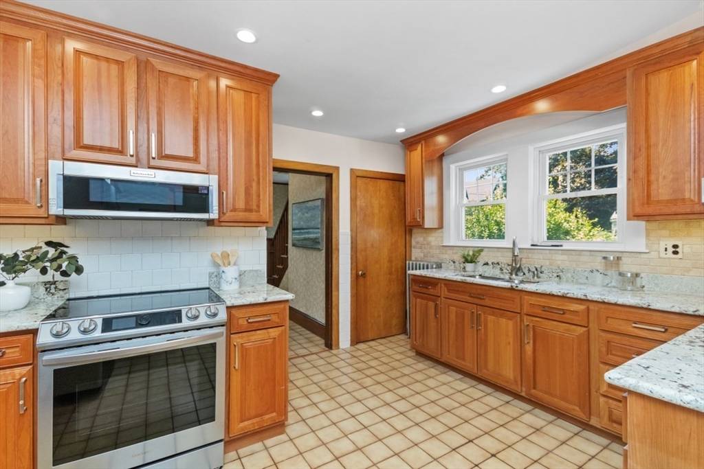 Newton, MA 02465,10 Fernwood Rd