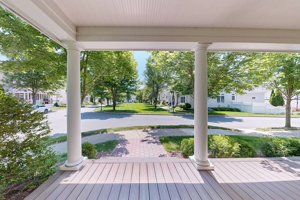 Medfield, MA 02052,5 Maple St #5