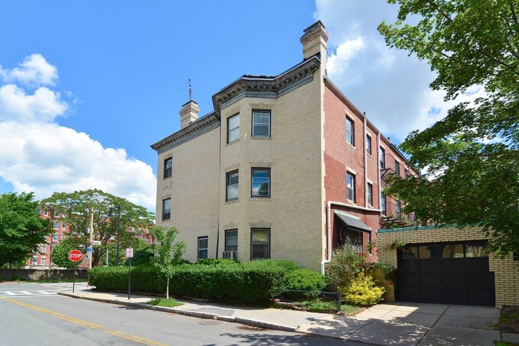 Boston, MA 02215,923 Beacon St #3