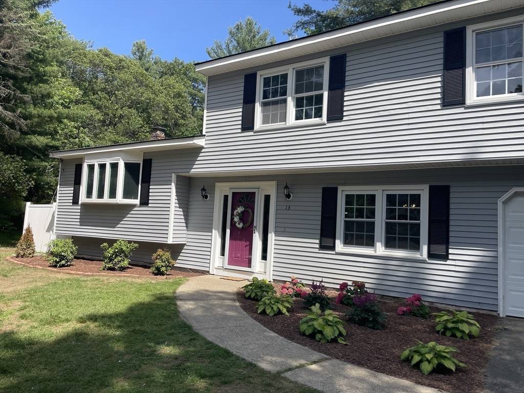 Holliston, MA 01746,13 Dixon Cir