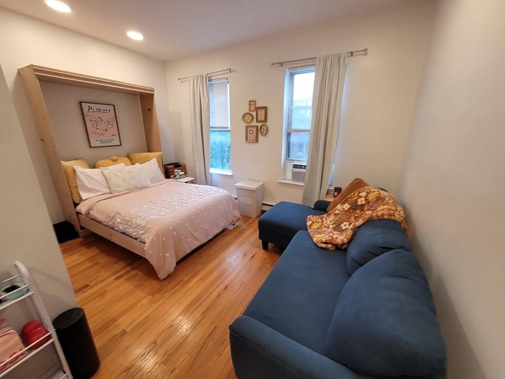 Boston, MA 02116,11 Follen Street #3R
