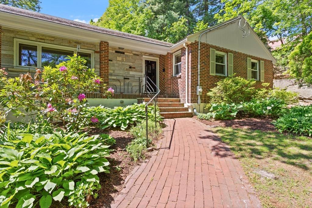 Winchester, MA 01890,10 Girard Rd