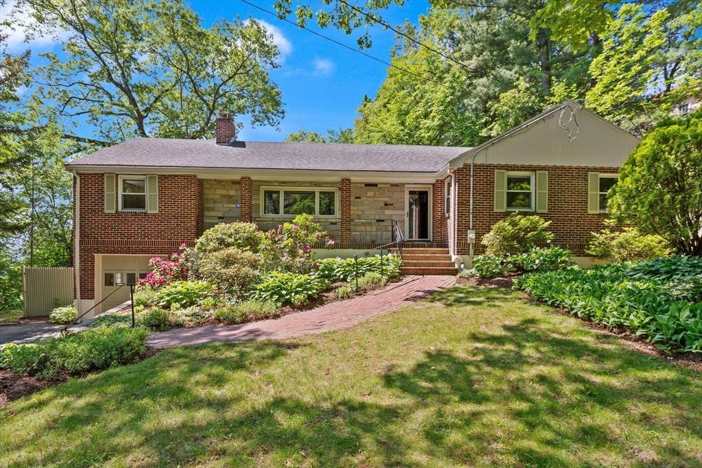 Winchester, MA 01890,10 Girard Rd