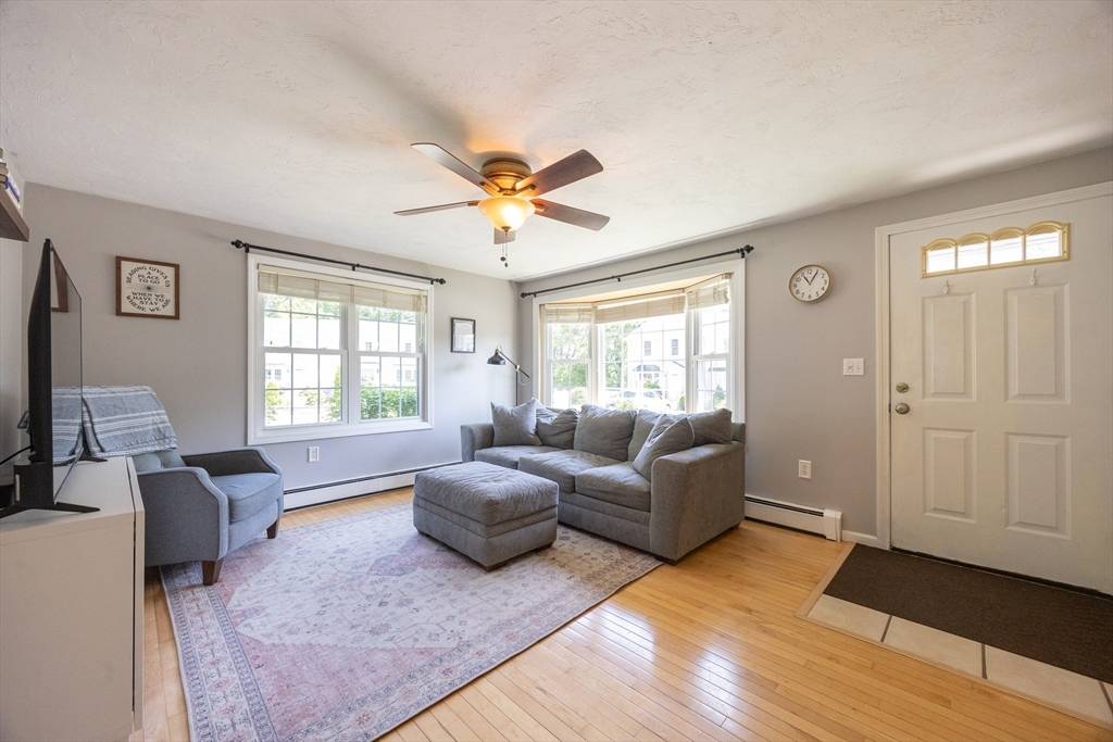 Bellingham, MA 02019,19 Crystal Way #19