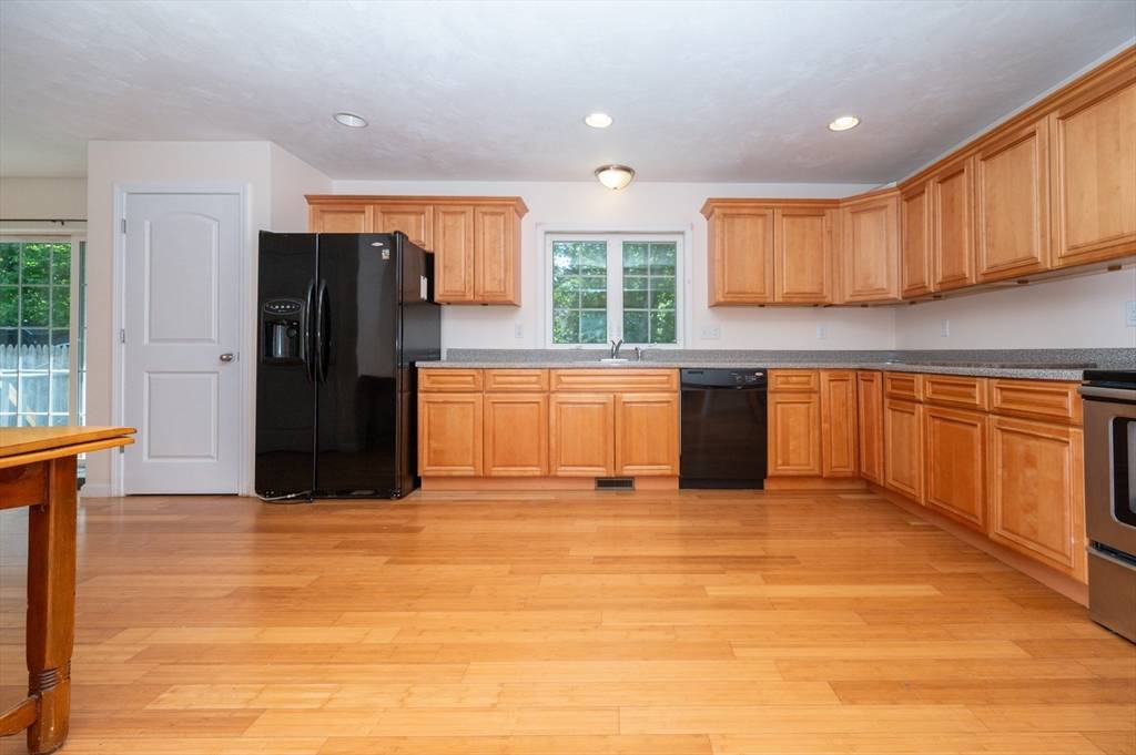 Wrentham, MA 02093,146 Lakeside Ave