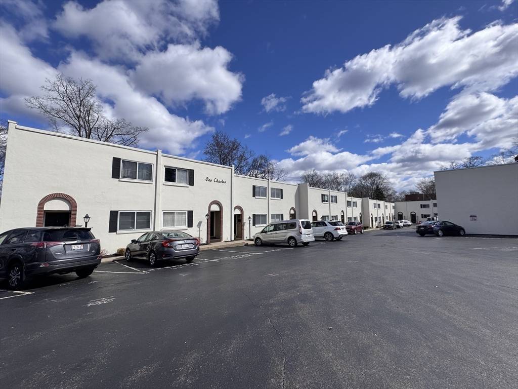 Reading, MA 01867,1 Charles St #W