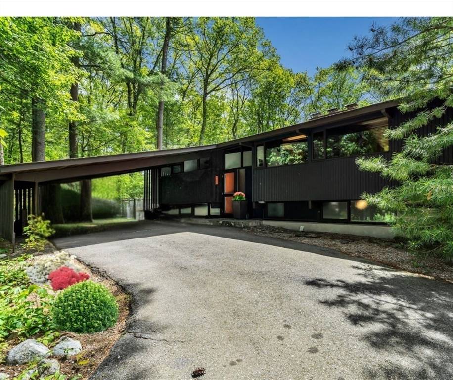 Sudbury, MA 01776,17 Nashoba Rd