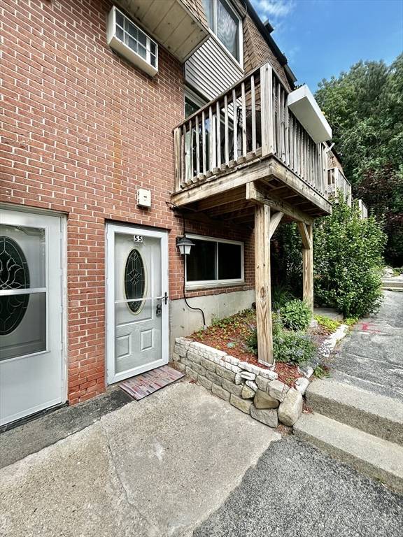 Dracut, MA 01826,645 Robbins Ave #55