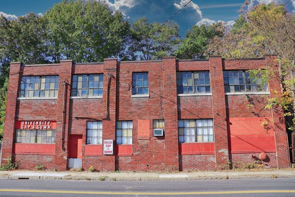 Lawrence, MA 01843,486 Andover St