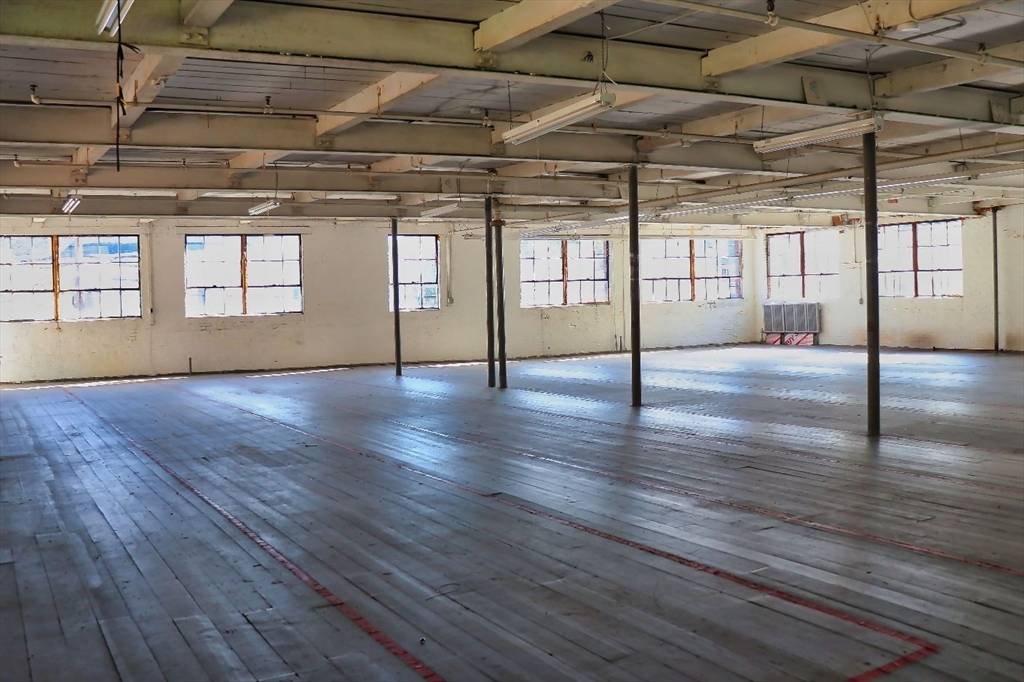 Lawrence, MA 01843,486 Andover St