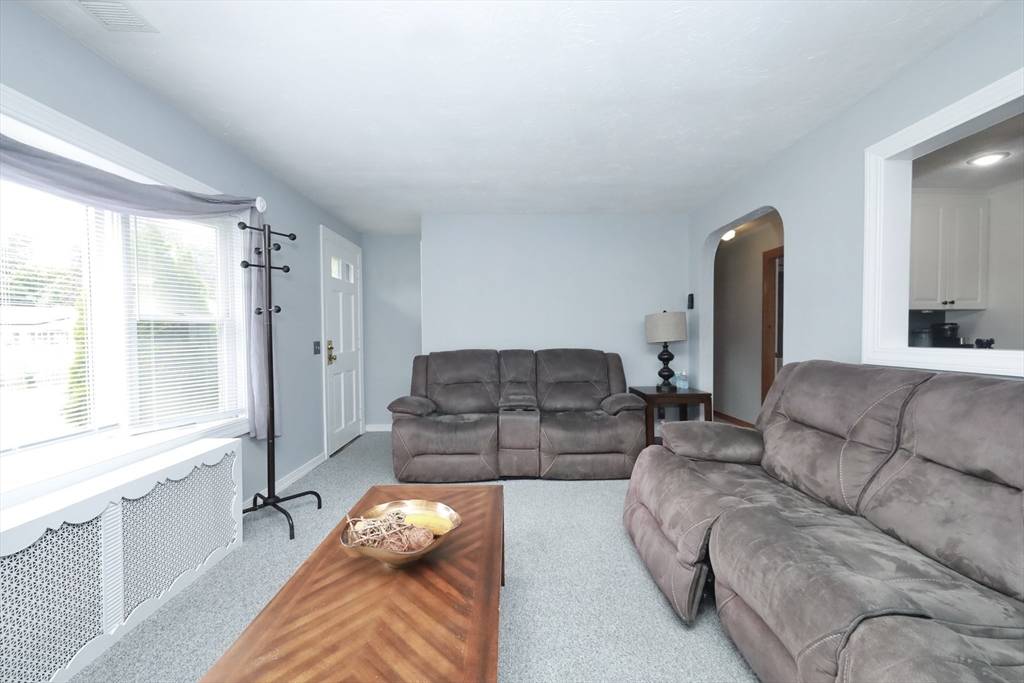 34 Pinecrest Rd West Bridgewater, MA 02379