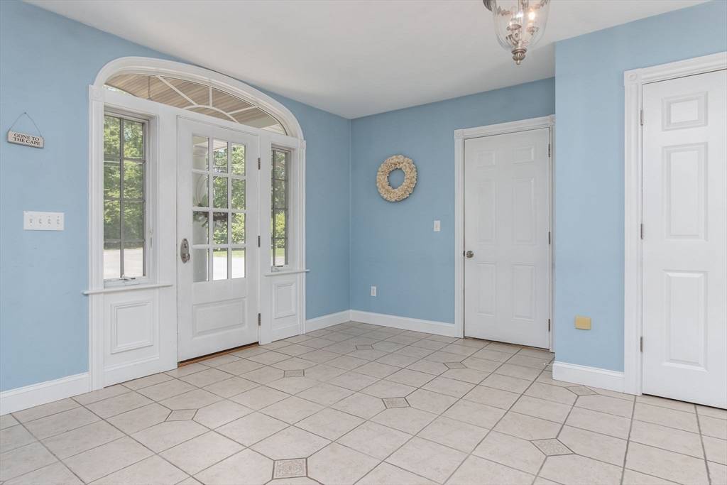 Groton, MA 01450,8 Whitaker Ln