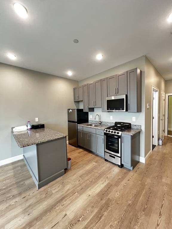 Revere, MA 02151,14 Yeamans St #302