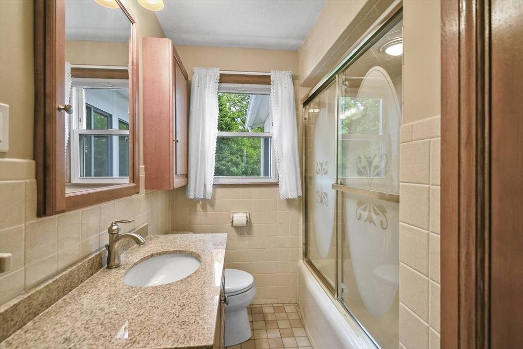 Westwood, MA 02090,57 Strafford Rd