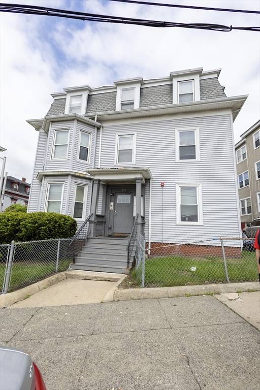 Lynn, MA 01902,555 Essex Street #4