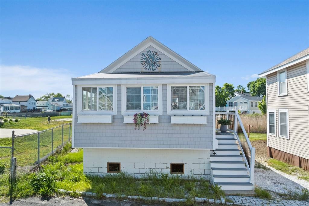 Hull, MA 02045,12 Moreland Ave #1