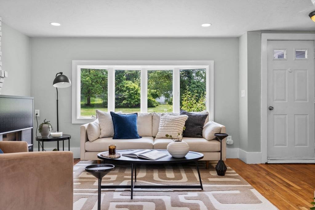 Wrentham, MA 02093,213 Thurston St