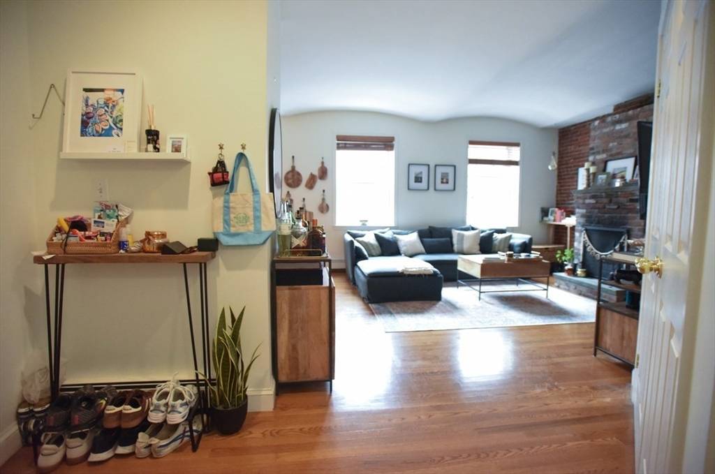 Boston, MA 02109,9-15 Battery St #5