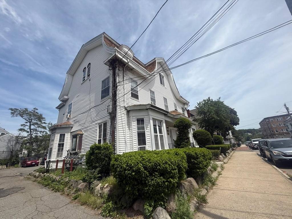Lawrence, MA 01840,91 Summer St #3