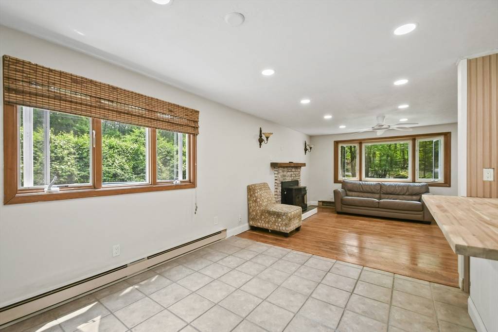 Sutton, MA 01590,175 Armsby Road