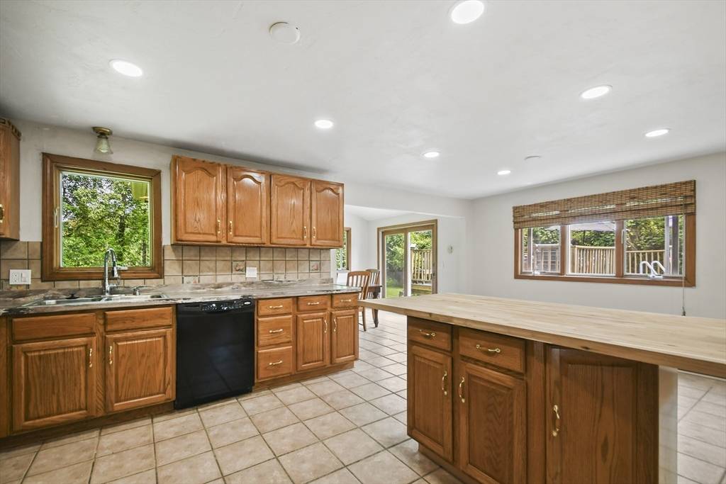 Sutton, MA 01590,175 Armsby Road