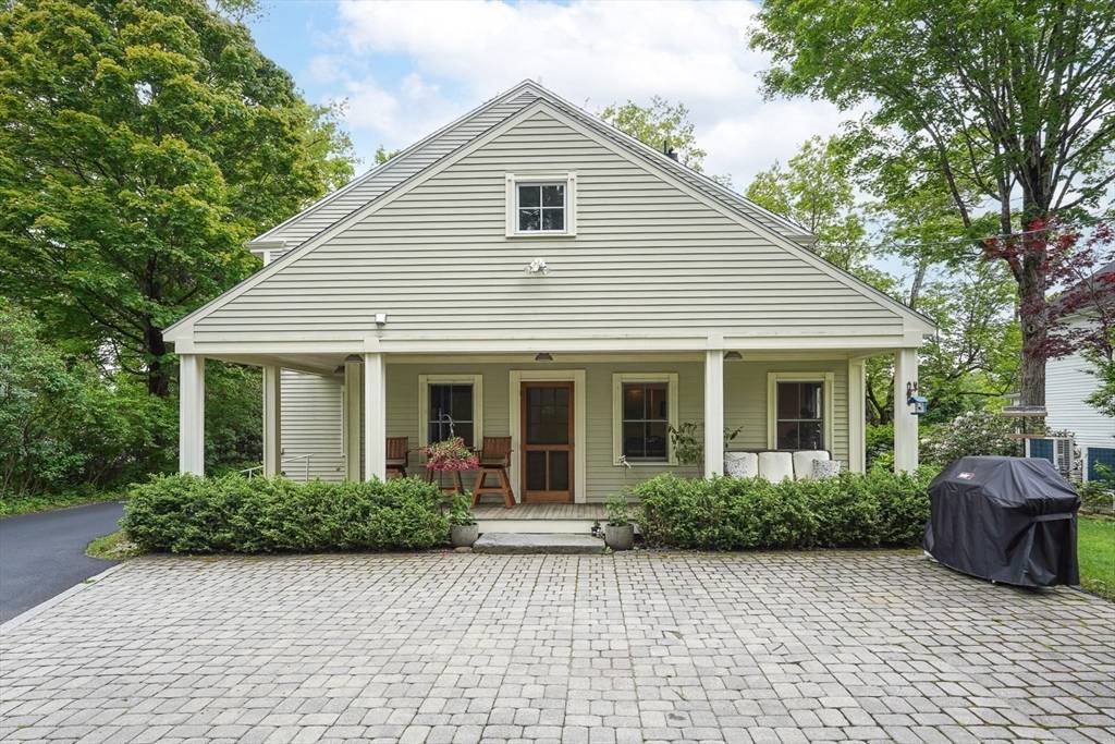 Petersham, MA 01366,15 Common St.