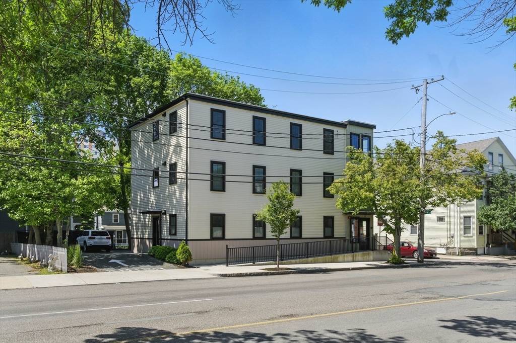 Salem, MA 01970,9 Boston St #3
