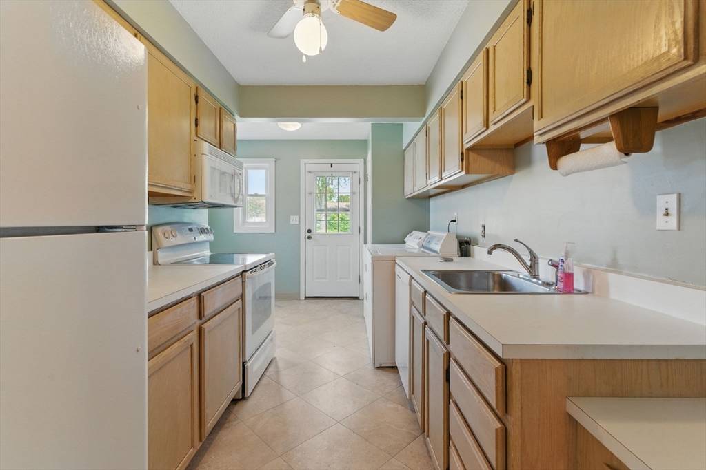 Chicopee, MA 01022,1064 James Street #1064