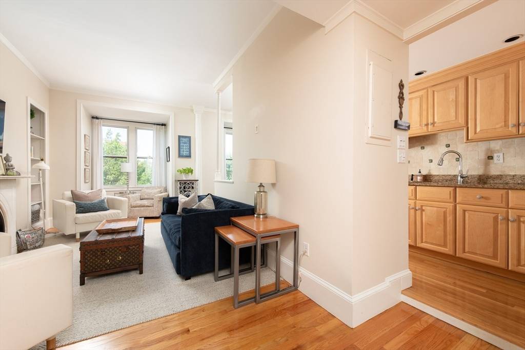 Boston, MA 02116,84 Commonwealth Ave #4