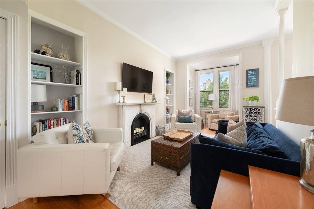 Boston, MA 02116,84 Commonwealth Ave #4