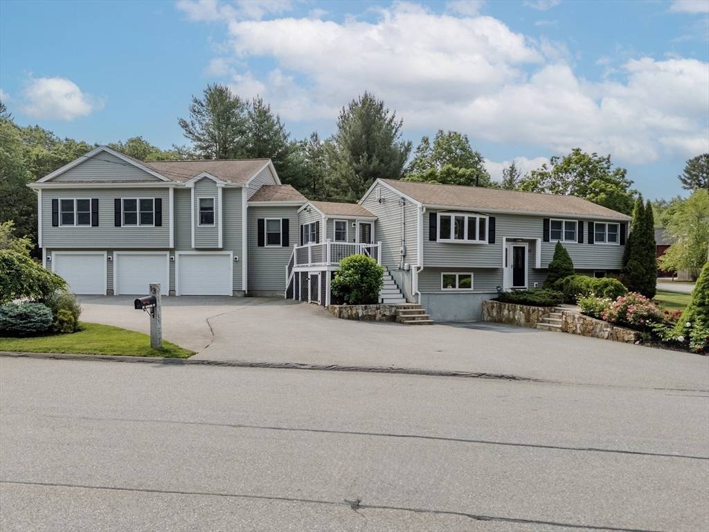 Billerica, MA 01821,13 Lantern Lane