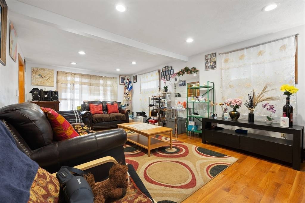Revere, MA 02151,439 Vane St
