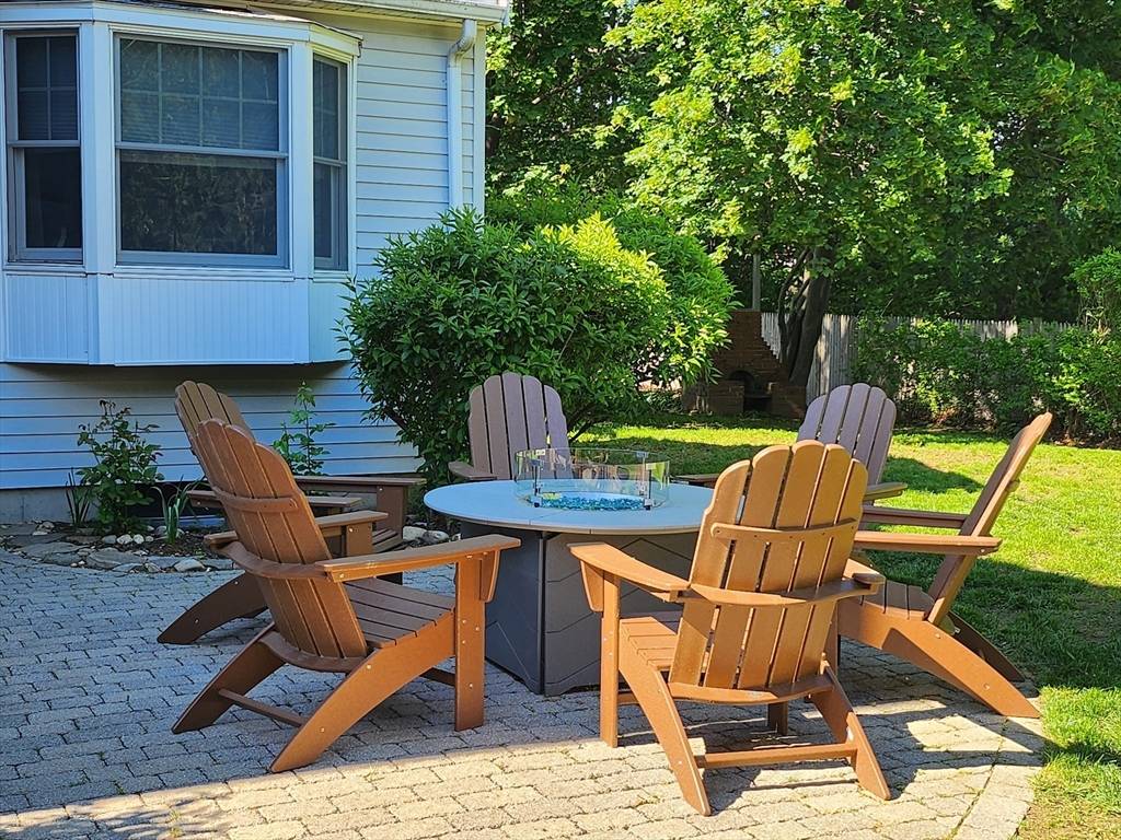 36 Hillside Ave Amesbury, MA 01913