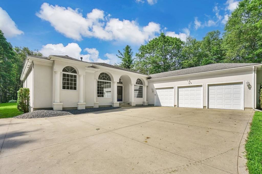 Russell, MA 01071,716 Woodland Way