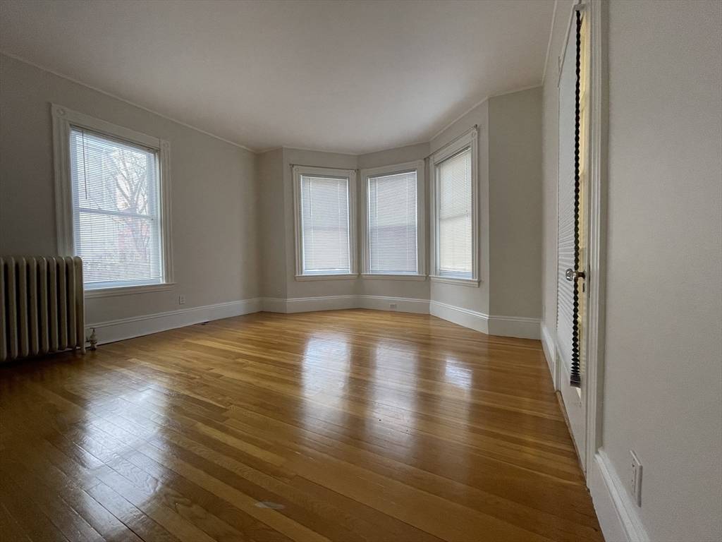 Newton, MA 02458,11 Maple Cir. #0