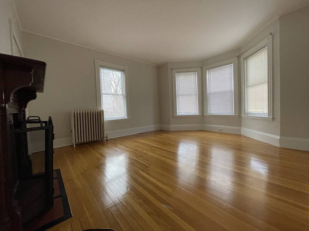 Newton, MA 02458,11 Maple Cir. #0
