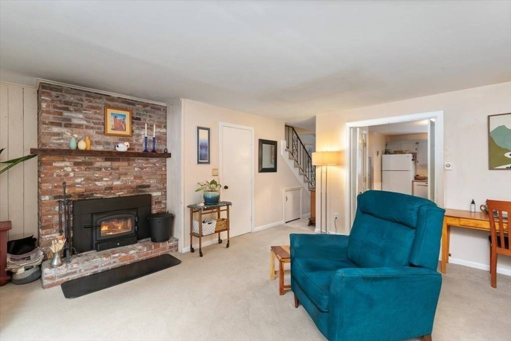 Rowley, MA 01969,20 Lawrence Rd #2
