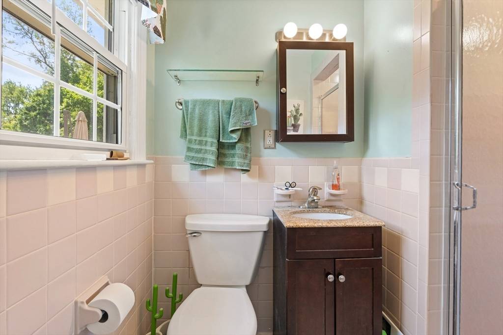 33 Knight Rd Framingham, MA 01701