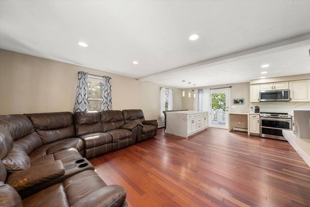 12 White Island Rd Halifax, MA 02338
