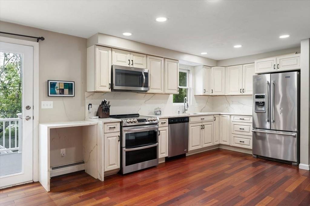 Halifax, MA 02338,12 White Island Rd