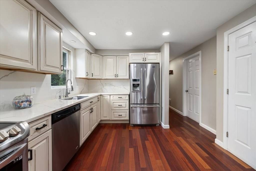 12 White Island Rd Halifax, MA 02338