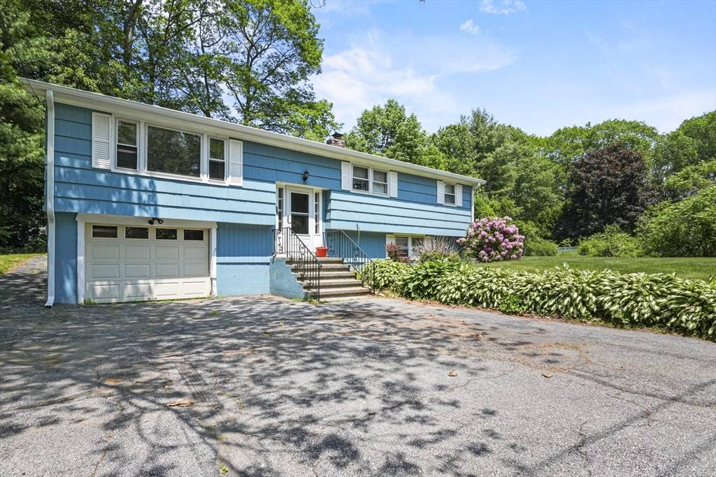 Leicester, MA 01524,29 Mayflower Circle