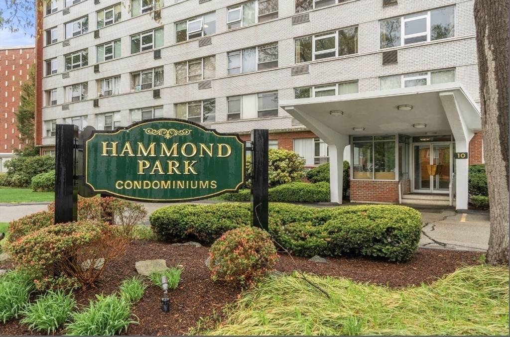 Newton, MA 02467,10 Hammond Pond Pkwy #201